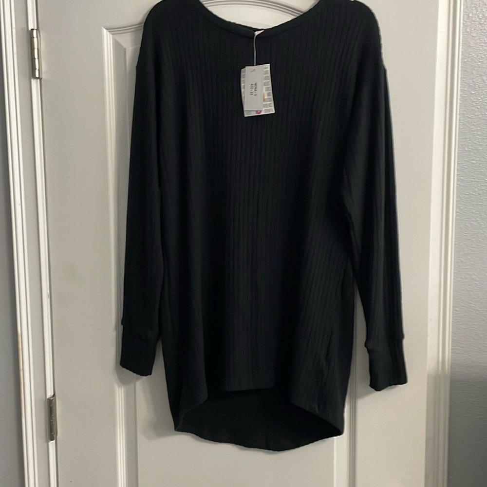 NWT Nora Solid Black top!